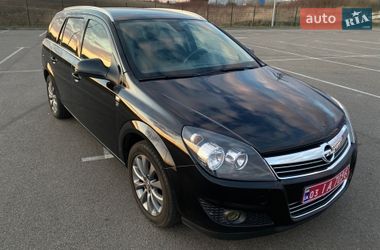 Універсал Opel Astra 2010 в Рівному