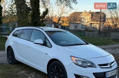 Універсал Opel Astra 2015 в Тернополі