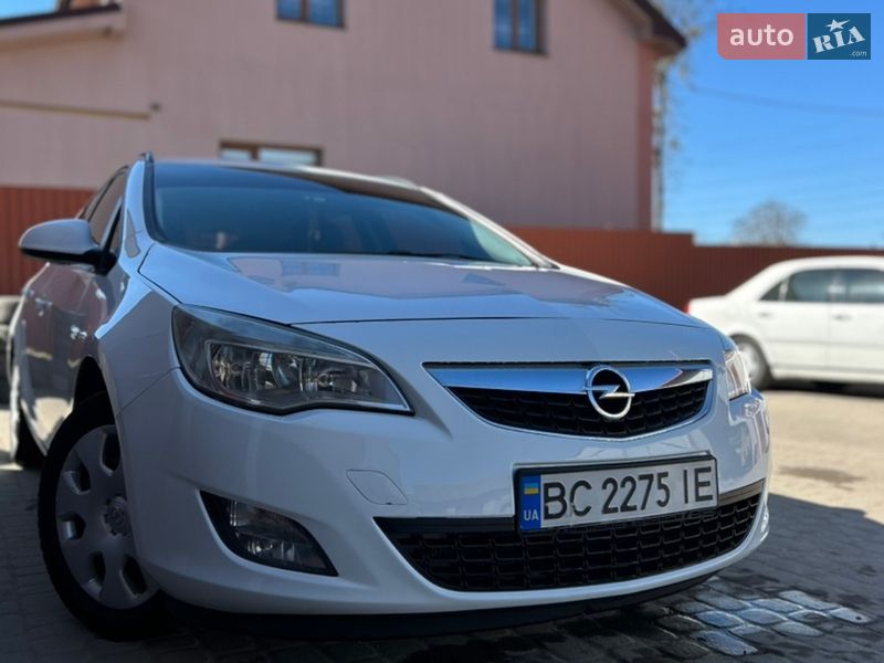 Opel Astra 2012