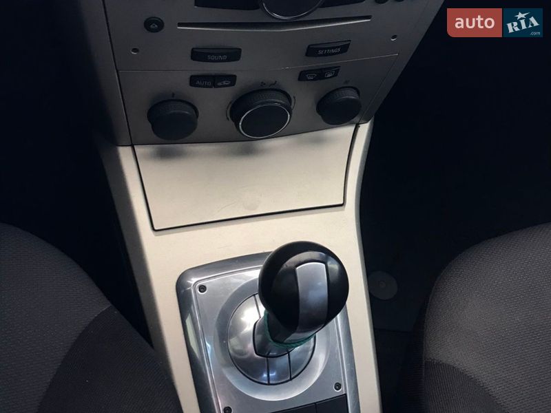 Хэтчбек Opel Astra 2008 в Староконстантинове