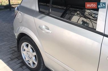 Хэтчбек Opel Astra 2008 в Староконстантинове