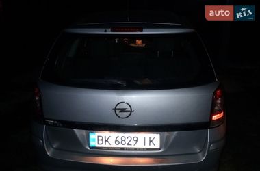 Універсал Opel Astra 2009 в Рівному