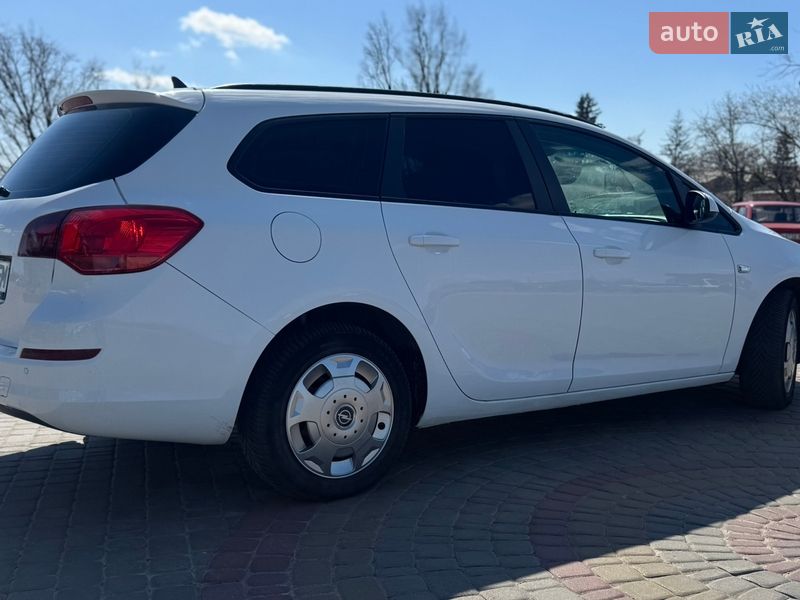 Універсал Opel Astra 2012 в Харкові
