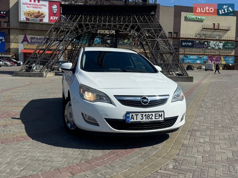 Універсал Opel Astra 2012 в Харкові