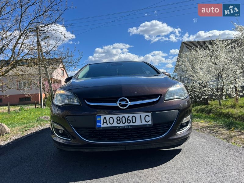 Хэтчбек Opel Astra 2013 в Ужгороде