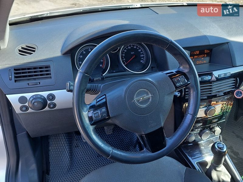 Универсал Opel Astra 2010 в Павлограде