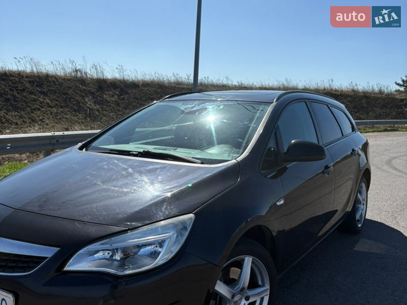 Opel Astra 2011