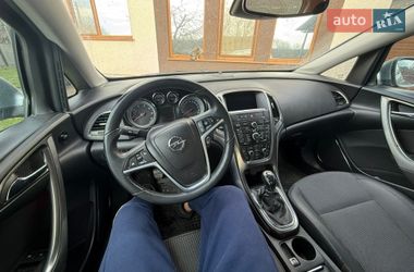 Универсал Opel Astra 2011 в Кельменцах