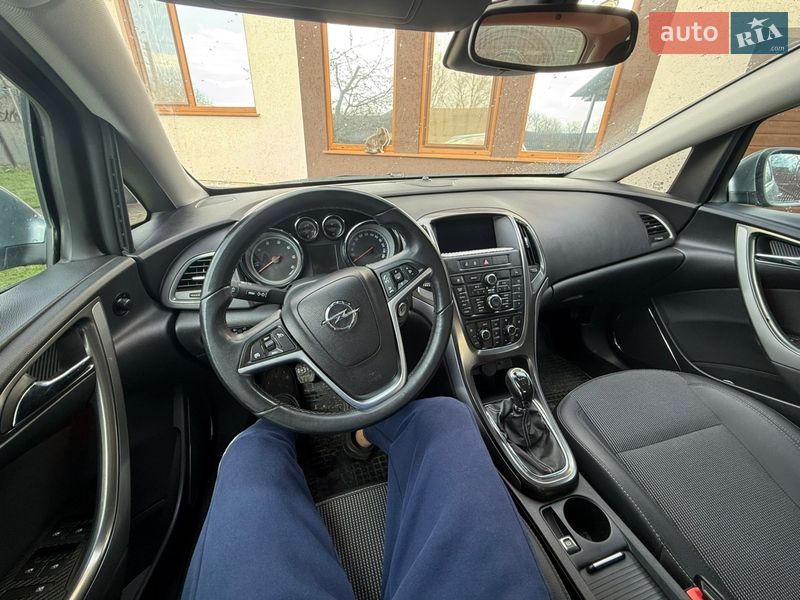 Универсал Opel Astra 2011 в Кельменцах