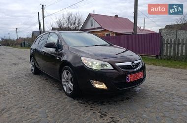 Универсал Opel Astra 2012 в Старой Выжевке
