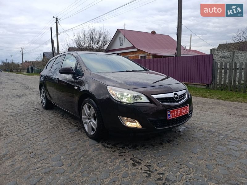 Універсал Opel Astra 2012 в Старій Вижівці