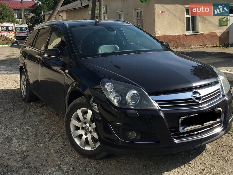 Універсал Opel Astra 2010 в Коломиї