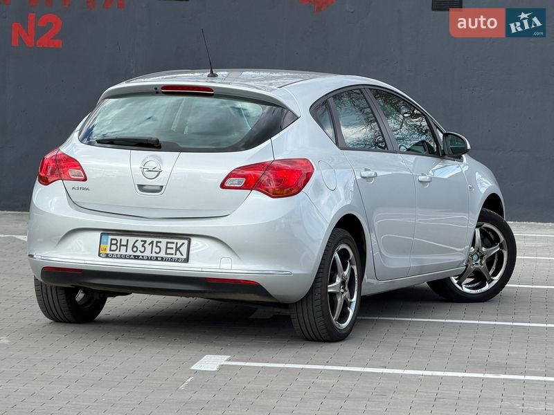 Opel Astra 2013