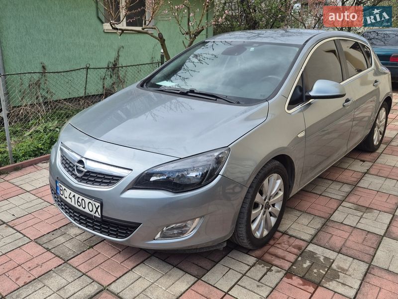 Opel Astra 2012