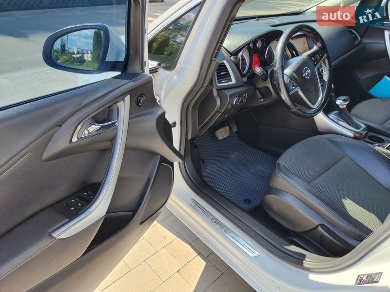 Універсал Opel Astra 2014 в Сумах