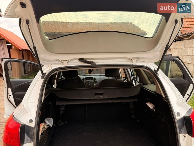 Універсал Opel Astra 2011 в Довгому