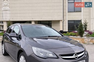 Универсал Opel Astra 2013 в Хусте
