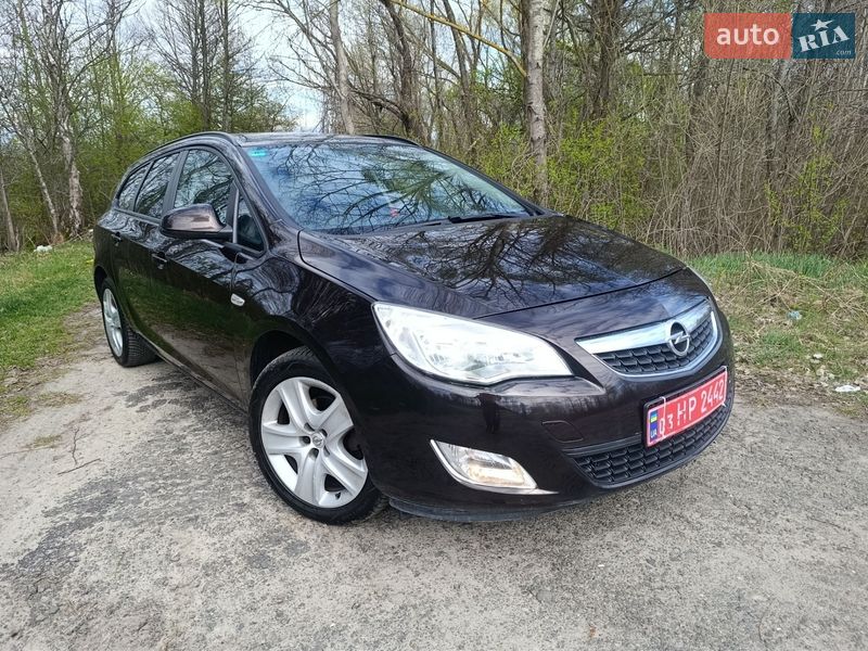 Універсал Opel Astra 2012 в Старій Вижівці
