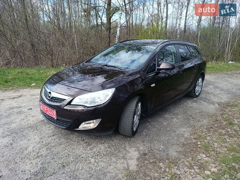 Універсал Opel Astra 2012 в Старій Вижівці