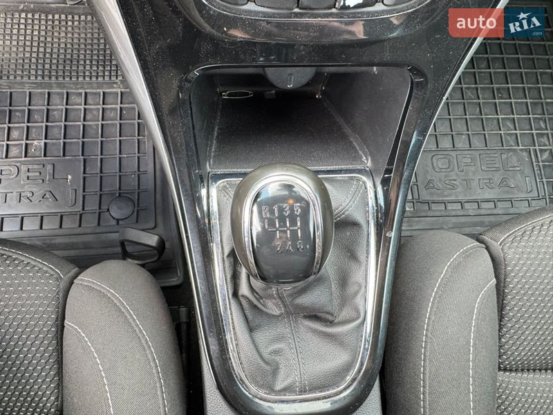 Универсал Opel Astra 2015 в Умани
