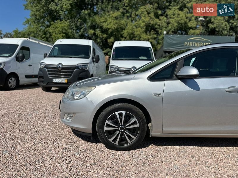 Универсал Opel Astra 2011 в Ровно фото 5 Универсал Opel Astra 2011 в Ровно