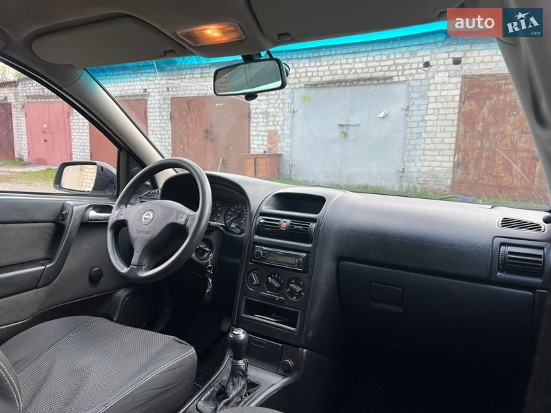 Седан Opel Astra 2005 в Лозовій