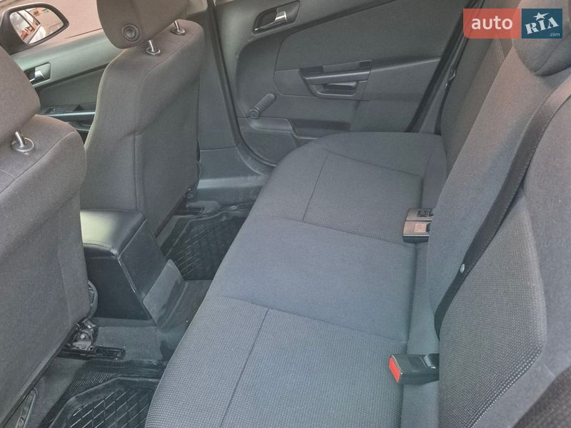 Седан Opel Astra 2011 в Харкові