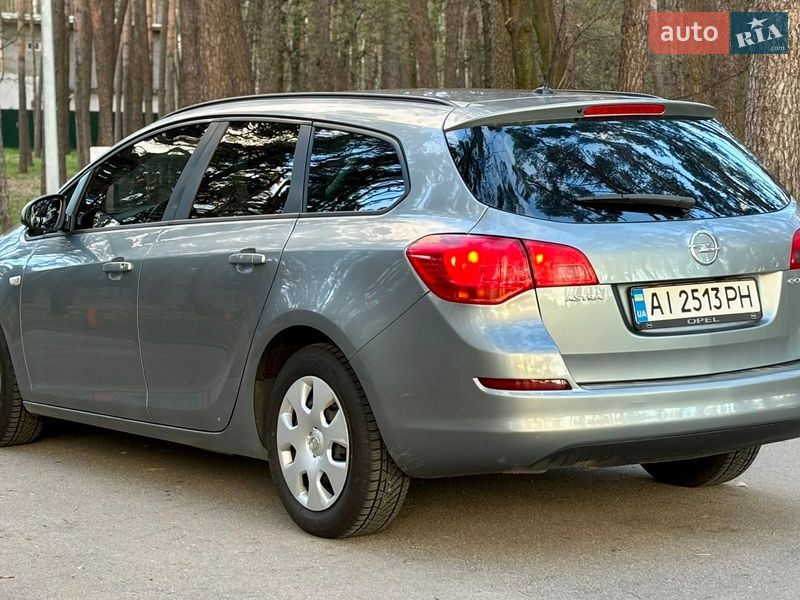 Универсал Opel Astra 2011 в Киеве