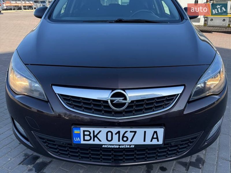Opel Astra 2011
