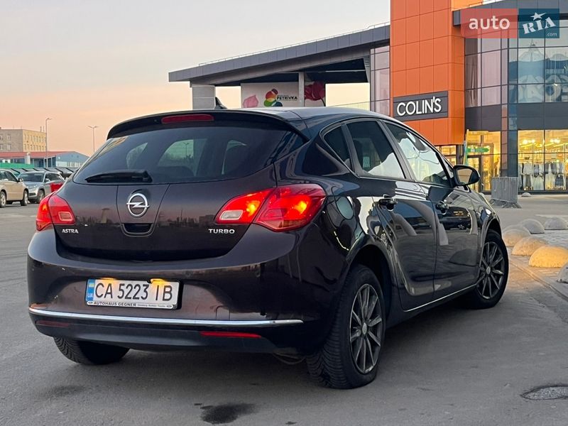 Хэтчбек Opel Astra 2012 в Киеве