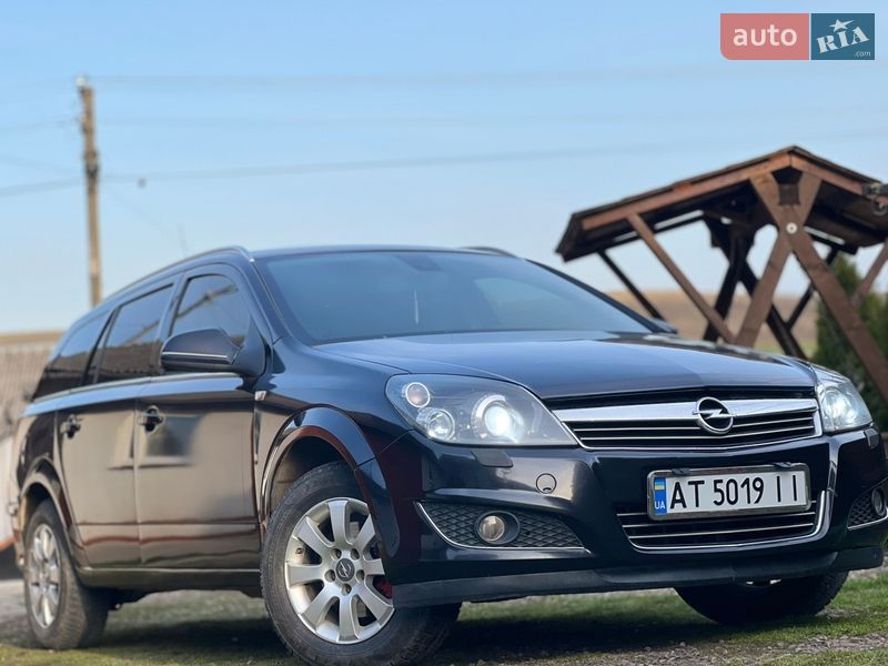 Універсал Opel Astra 2010 в Коломиї