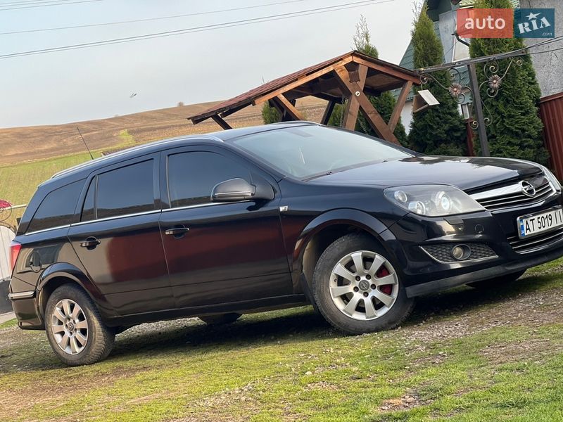 Універсал Opel Astra 2010 в Коломиї