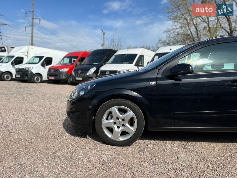 Універсал Opel Astra 2008 в Рівному