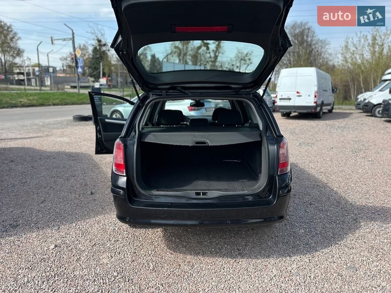 Універсал Opel Astra 2008 в Рівному