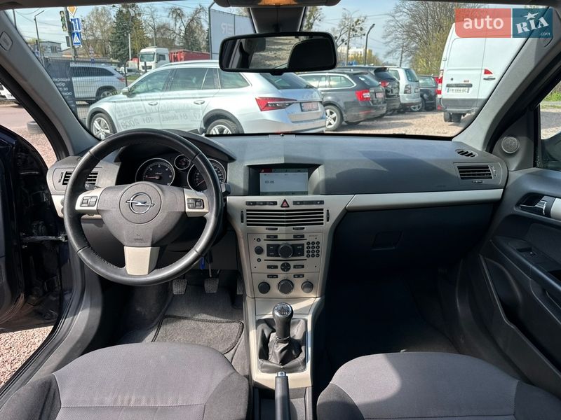 Універсал Opel Astra 2008 в Рівному