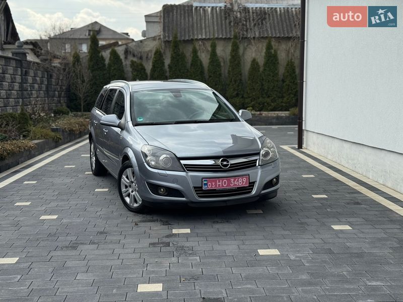 Универсал Opel Astra 2009 в Дубно