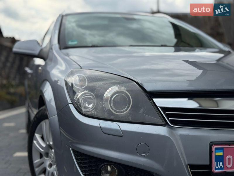 Универсал Opel Astra 2009 в Дубно