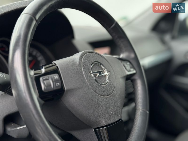 Универсал Opel Astra 2009 в Дубно