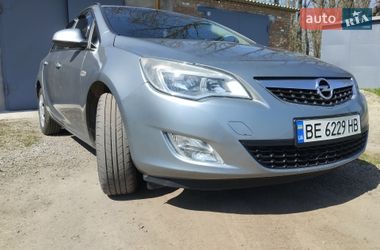 Универсал Opel Astra 2011 в Первомайске