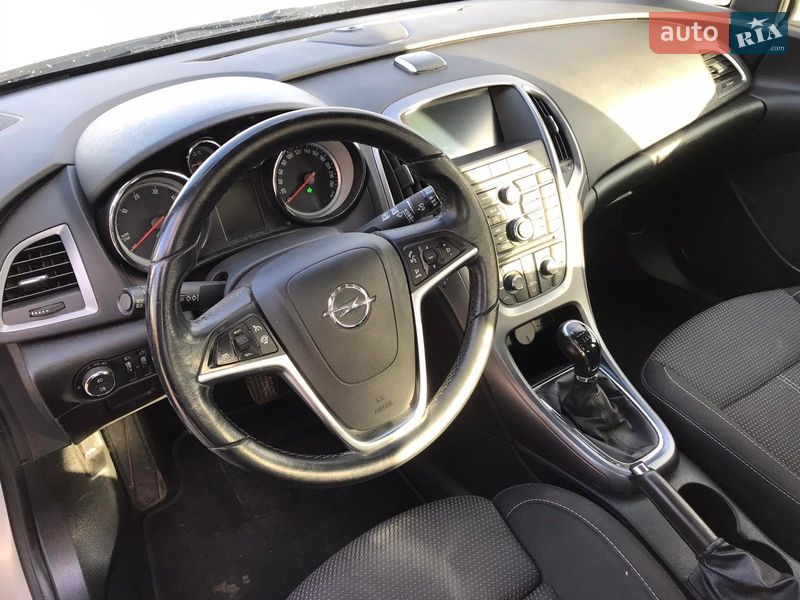 Универсал Opel Astra 2015 в Сокале