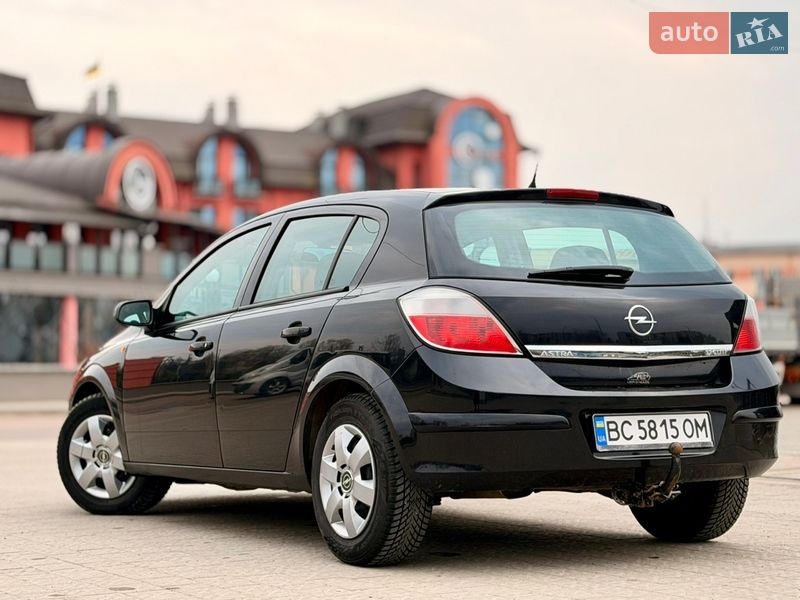 Хэтчбек Opel Astra 2004 в Дрогобыче