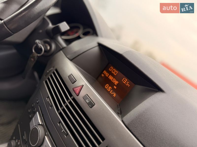 Хэтчбек Opel Astra 2004 в Дрогобыче