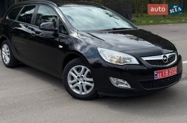 Універсал Opel Astra 2011 в Рівному