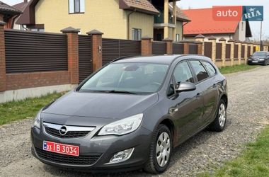 Універсал Opel Astra 2011 в Луцьку