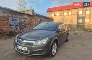 Универсал Opel Astra 2010 в Нововолынске