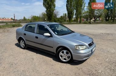 Седан Opel Astra 2000 в Береговому