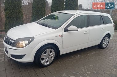 Універсал Opel Astra 2010 в Самборі