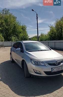 Універсал Opel Astra 2012 в Івано-Франківську