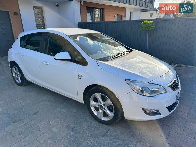Opel Astra 2012
