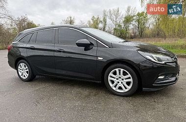 Универсал Opel Astra 2017 в Киеве